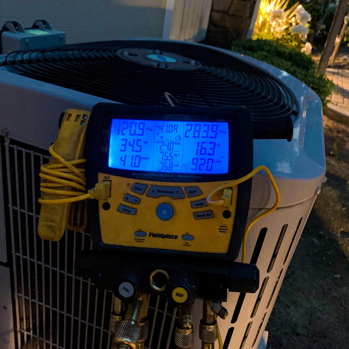 “Carrier” Air conditioner (condenser unit) repair. Capacitor 45/5 mfd replacement.